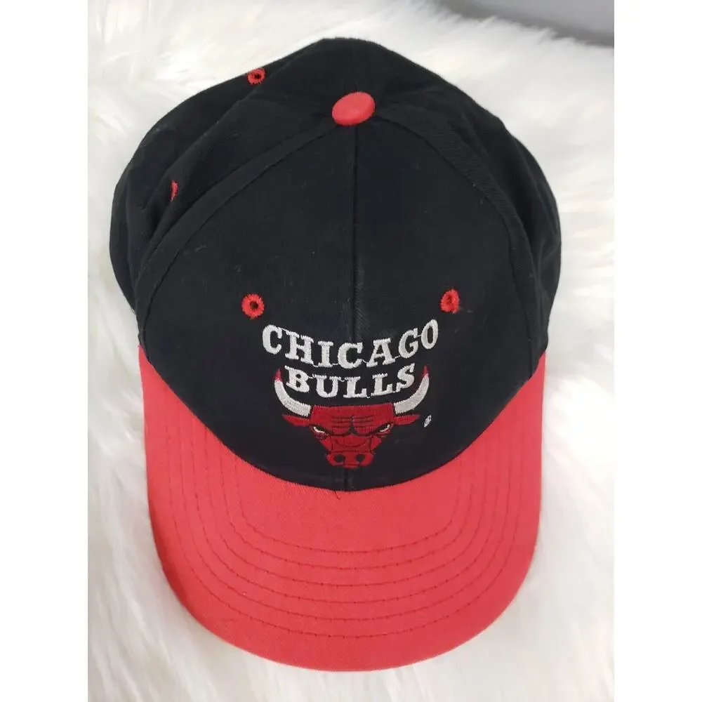 VINTAGE Chicago Bulls Hat Cap Drew Pearson Snap‎ Back Black Red Basketball NBA